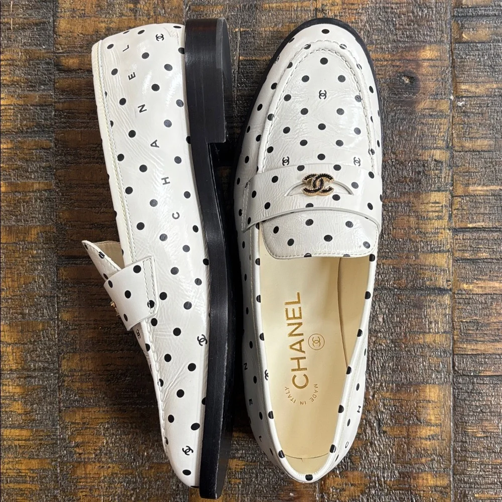 Chanel ICONIC White Polka Dot Women’s Loafers - Picture 4 of 6